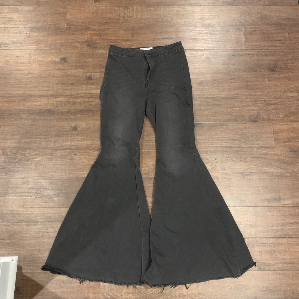 FREE PEOPLE black flair jeans